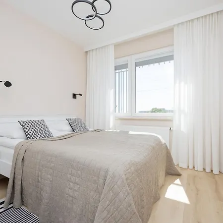 Stacja Wola Nowoczesny Apartament Z Balkonem I Parkingiem Warszawa By Noclegi Renters Exterior photo